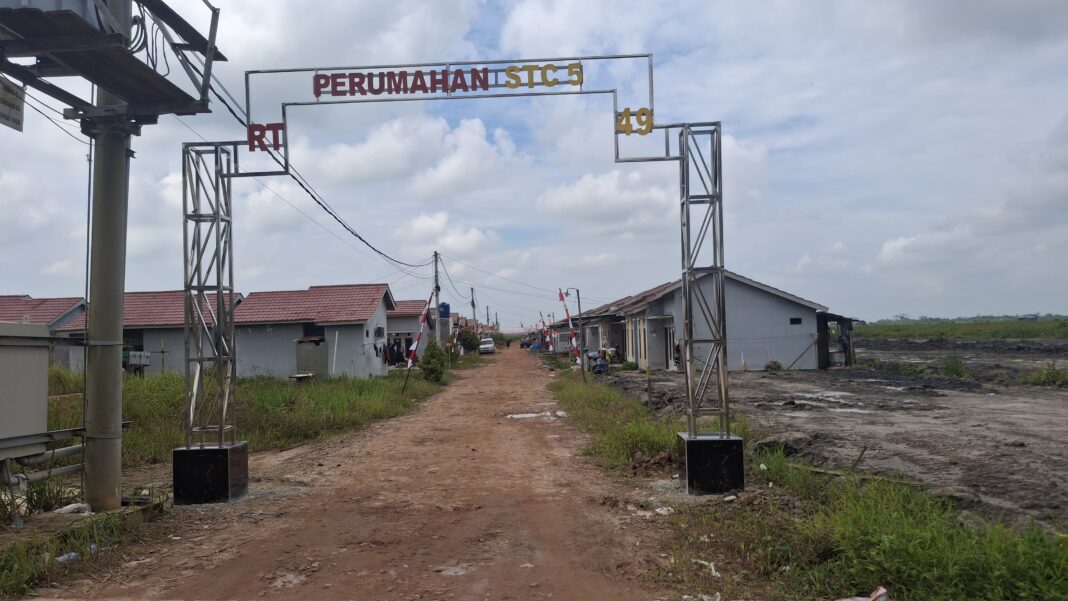 Tanpa Anggaran Pemerintah, Warga STC 5 Berhasil Bangun Gapura Sendiri
