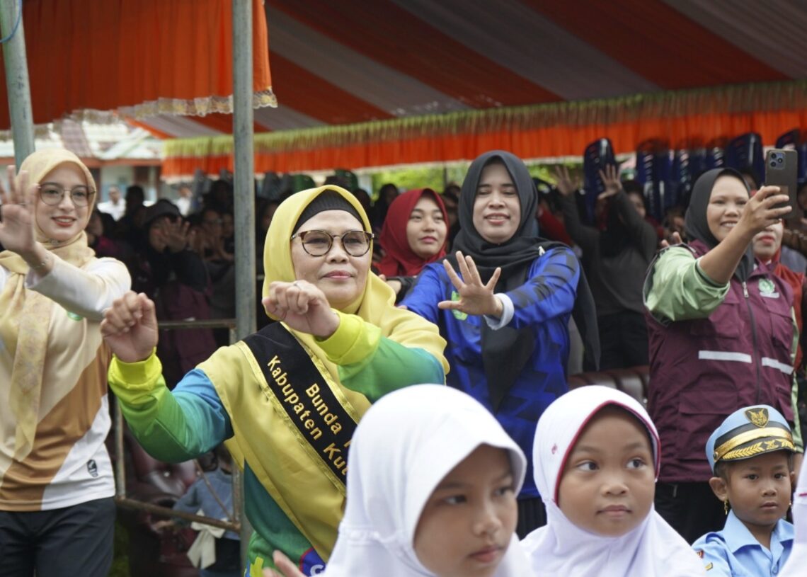 Susu, Senam, dan Senyum: Semangat Sehat Mengalir di Pelosok Sandaran