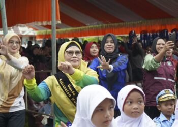 Susu, Senam, dan Senyum: Semangat Sehat Mengalir di Pelosok Sandaran