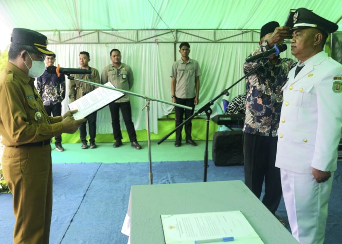 Dilantik di Tengah Warga, Kades Kelinjau Ilir Berikrar Menjadi Pelayan Rakyat