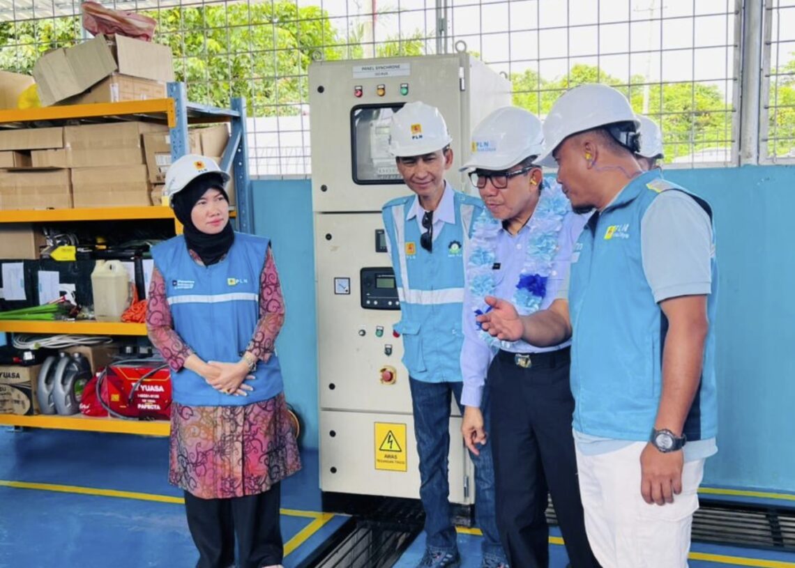 Sandaran Terang Benderang: Listrik 24 Jam Resmi Nyala di Dua Desa Manubar