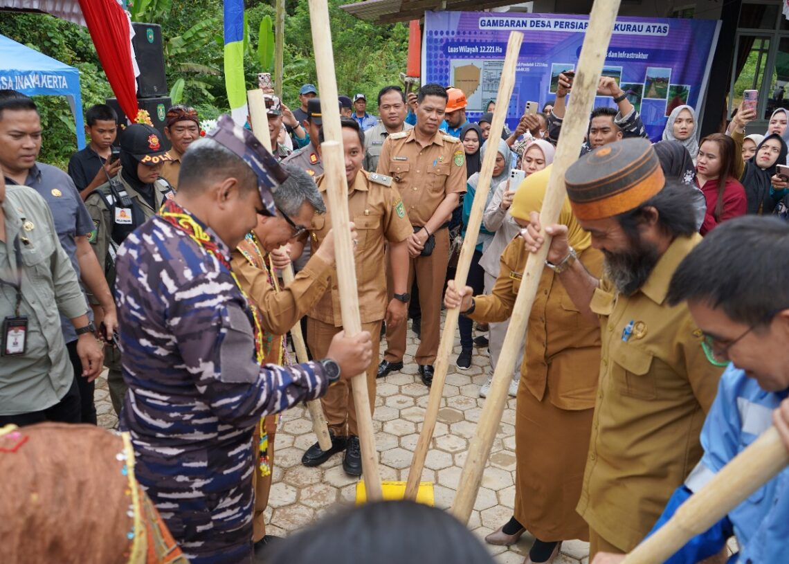 Ketahanan Pangan Berakar pada Tradisi, Bupati Kutim Hadiri Syukuran Padi Mayas di Sekurau Atas
