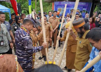 Ketahanan Pangan Berakar pada Tradisi, Bupati Kutim Hadiri Syukuran Padi Mayas di Sekurau Atas