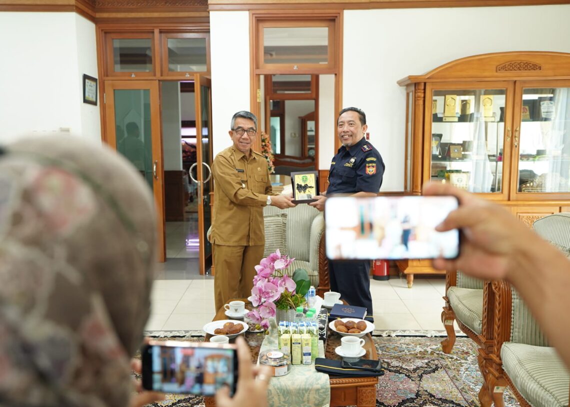 Sinergi Strategis: Pemkab Kutim dan Bea Cukai Tingkatkan Ekspor Produk Daerah