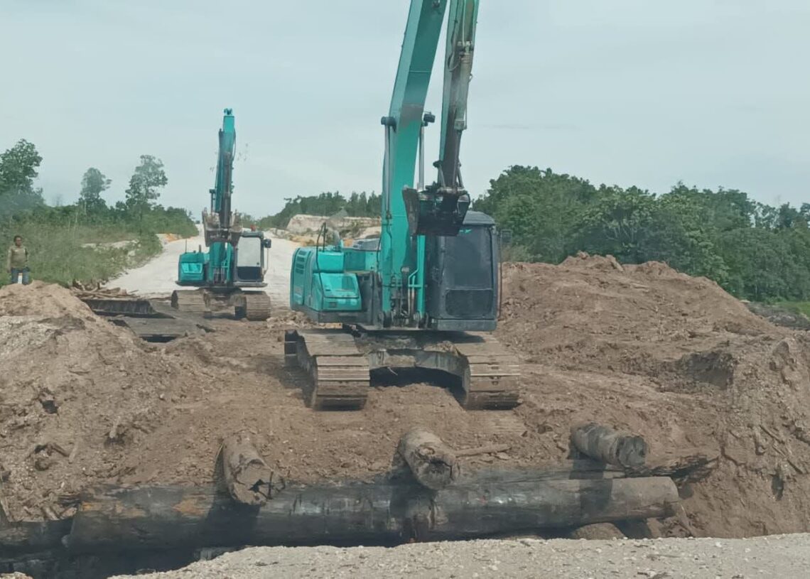 Akses Jalan ke Perusahaan di Desa Senyiur Terputus, Camat Pastikan Jalur Umum Tetap Lancar