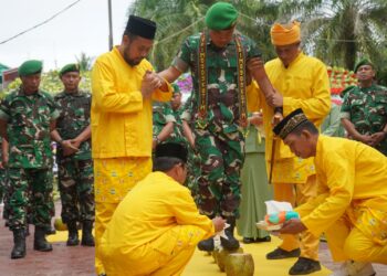 Letkol Czi Zainal Abidin Resmi Pimpin Kodim 0909/Kutai Timur, Disambut Prosesi Tepong Tawar Adat Kutai