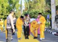 Tradisi Tepung Tawar Sambut Kapolres Baru, AKBP Aryansyah Resmi Mengawali Pengabdian di Kutai Timur