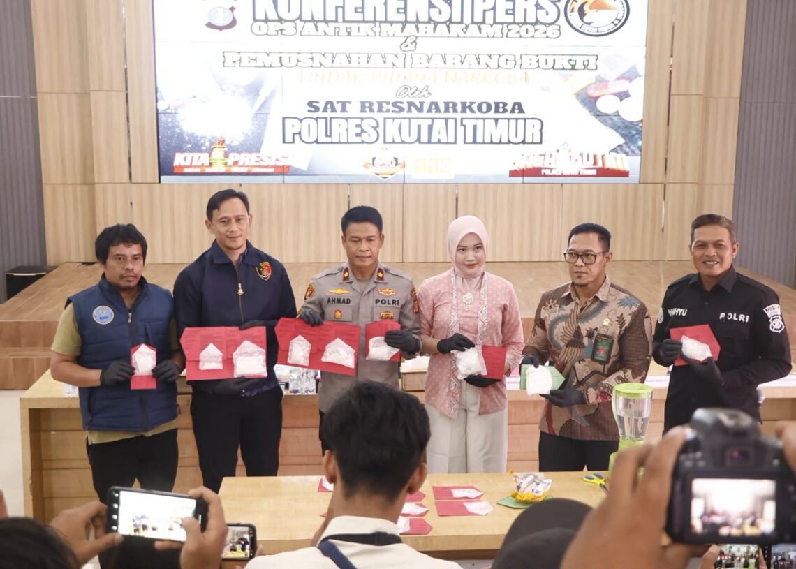 Hampir 1 Kilogram Sabu Dimusnahkan! Polres Kutim Selamatkan Masyarakat dari Kerugian Rp1,3 Miliar