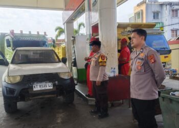 SPBU Depan STC Sangatta Dijaga Polisi, Pengisian BBM Diawasi Ketat