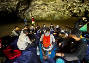 Polsek Sangkulirang Sambangi Dayak Basap di Desa Baay, Pesan Tegas Soal Illegal Logging